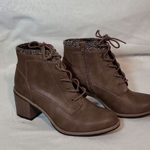 Whit Mountain Brown Zip Boots , Size 8 1/2. Never Worn